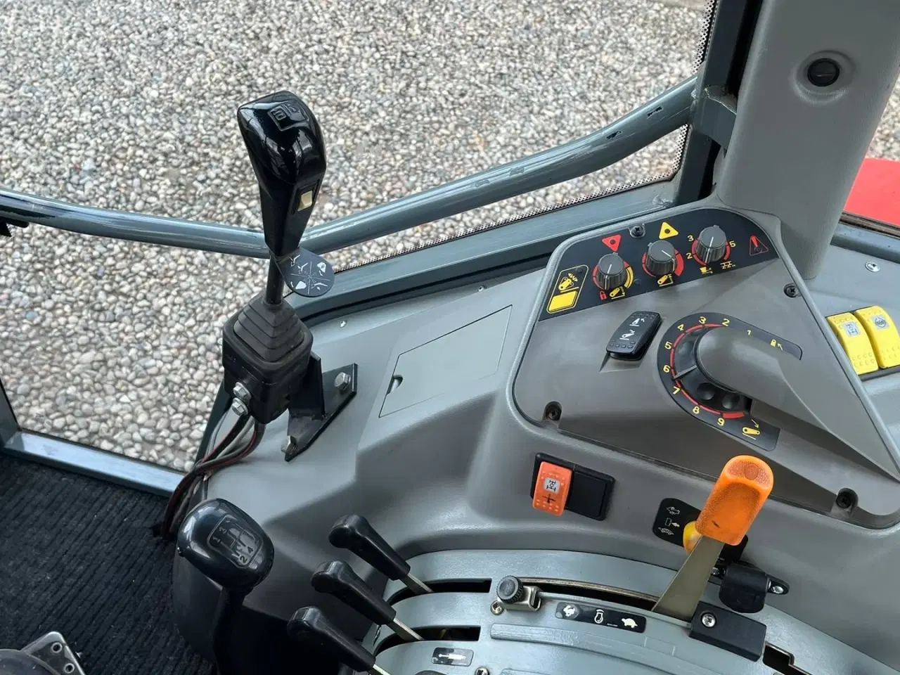 Billede 6 - Massey Ferguson 4255 Meget velholdt traktor med Quicke 640 frontlæsser