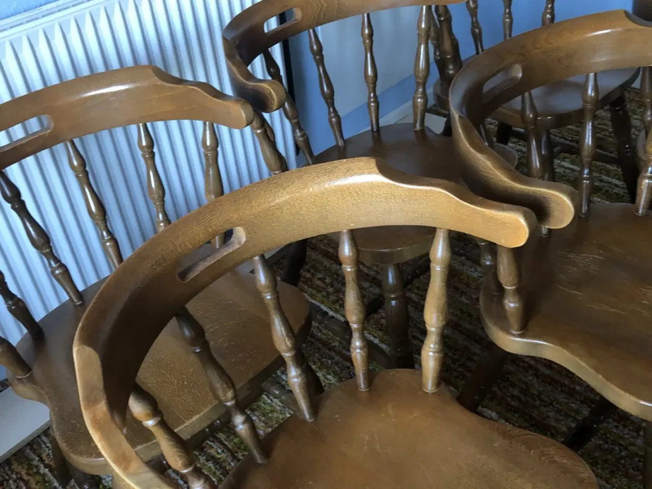 Billede 3 -  6 krostole og rund bord med plade