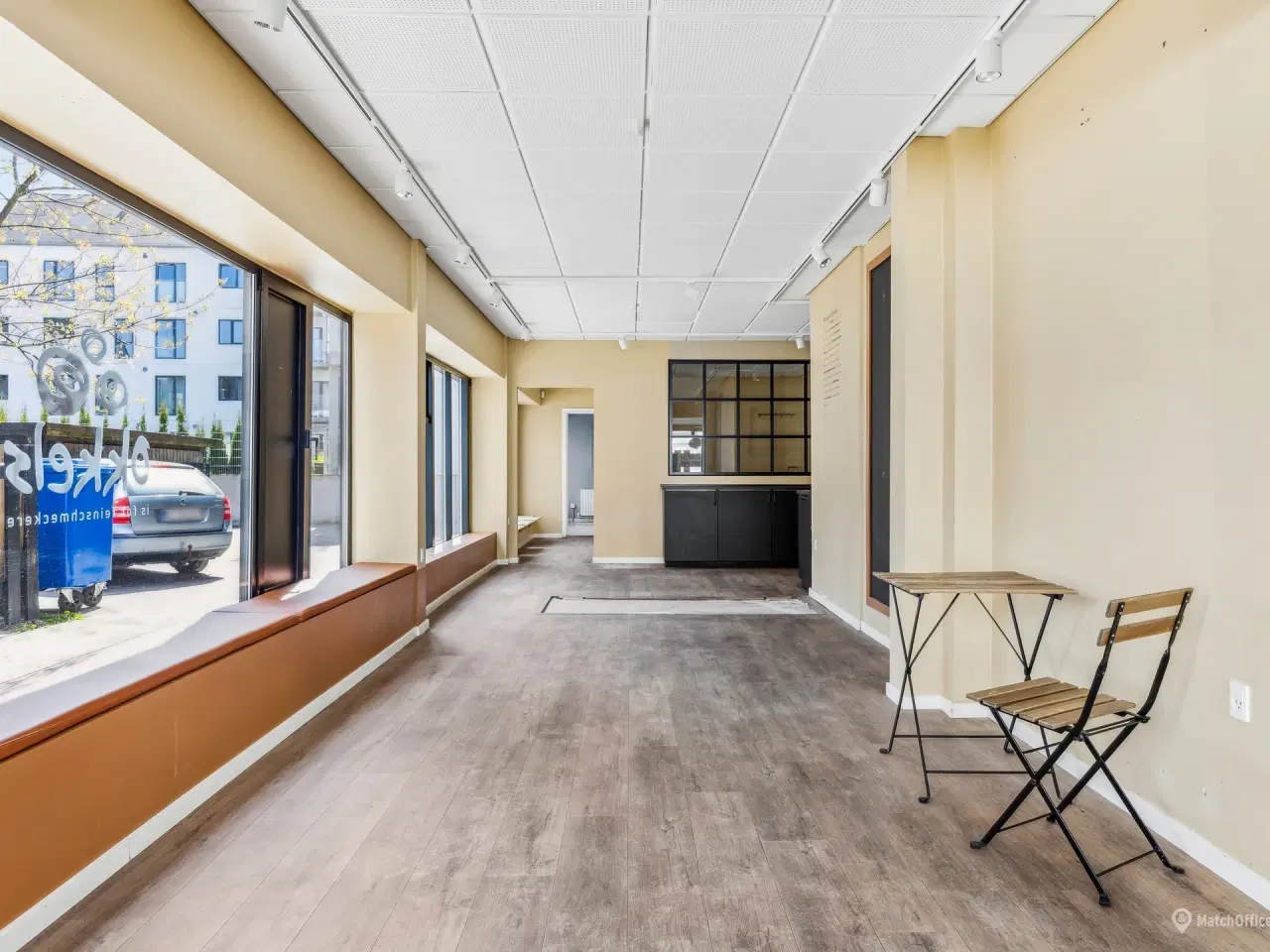 Billede 4 - Moderniseret og flot lejemål med store facadevinduer