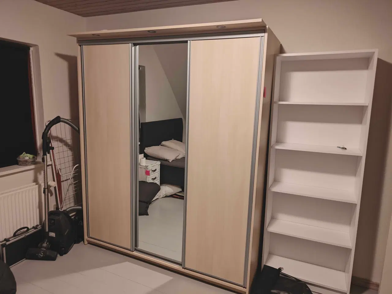 Billede 4 - Klædeskab i god stand 