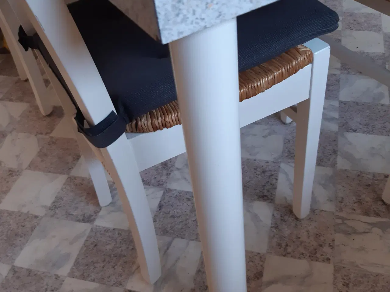 Billede 3 - Spisebord af speciallavet laminatbordplade