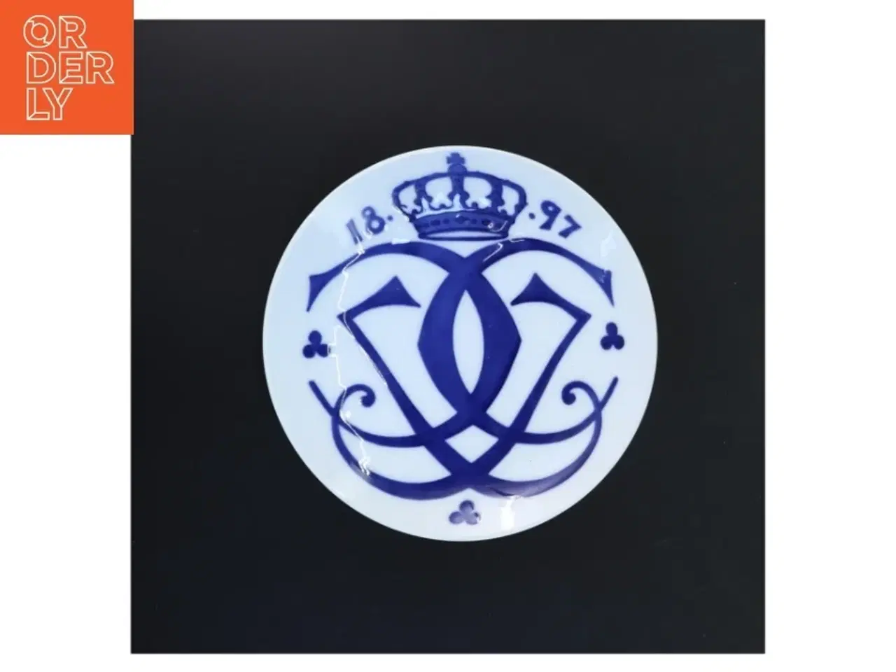 Billede 1 - Platte med kongeligt motiv fra Royal Copenhagen (str. Ø 18 cm)