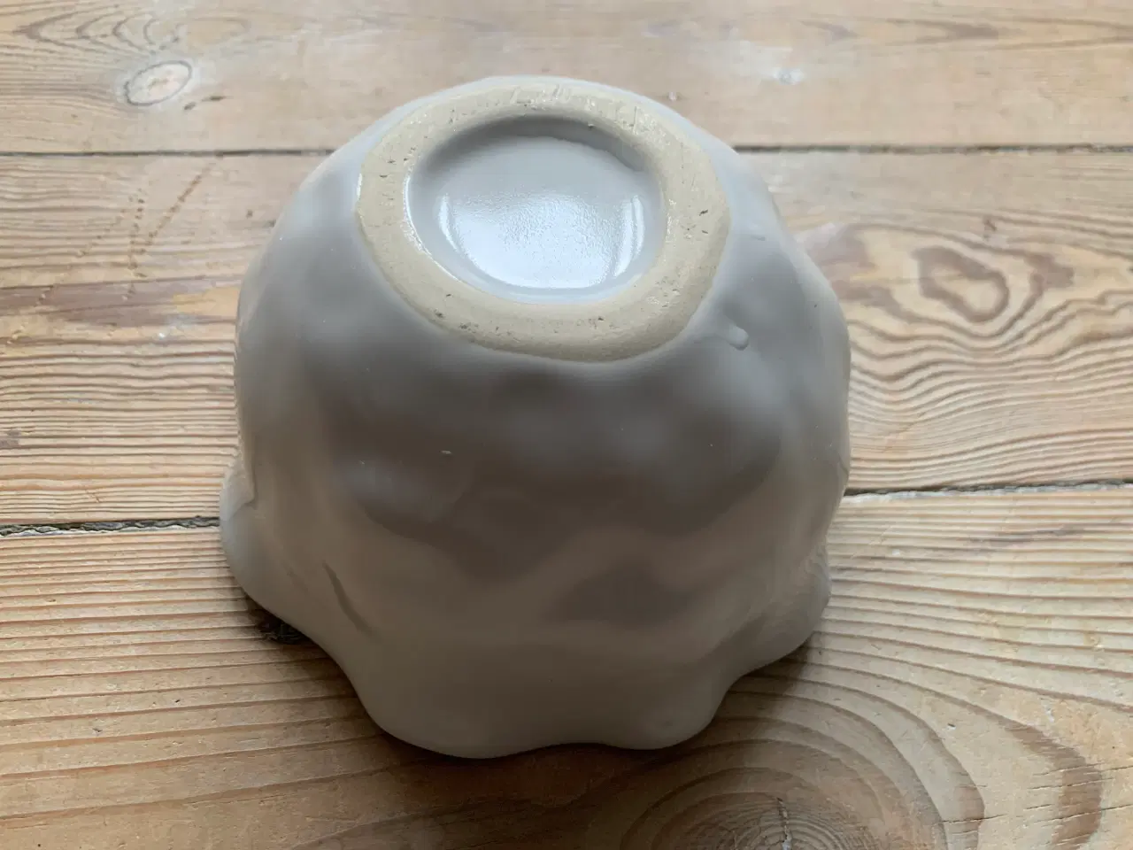 Billede 3 - 3 forskellige skåle i sort og hvid glasur