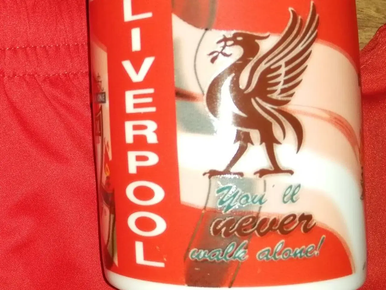 Billede 4 - 2 PAR LIVERPOOL F.C. SHORTS OG FAN KRUS