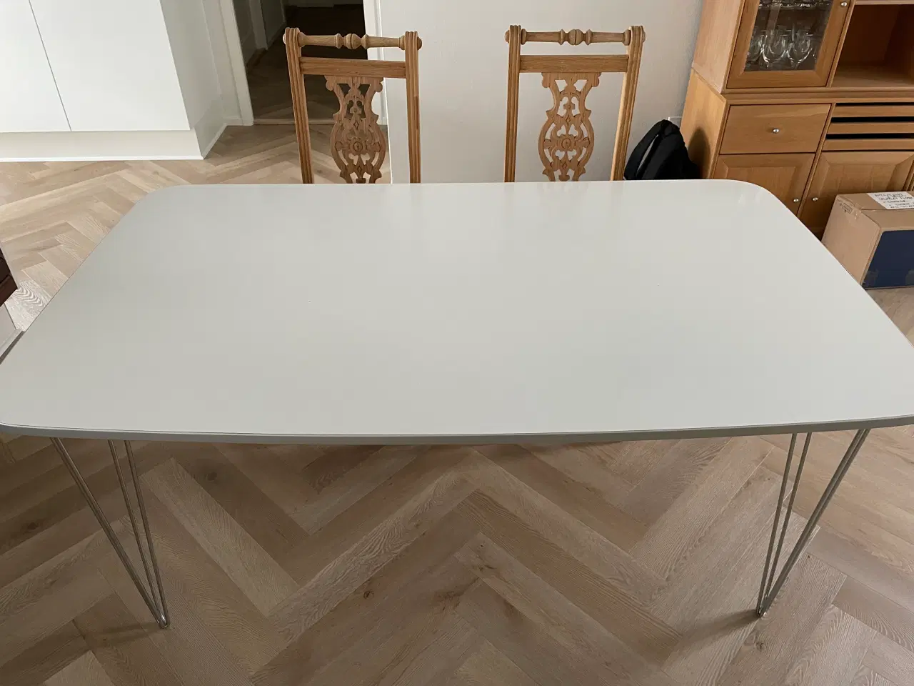 Billede 1 - Spisebord i hvid laminat