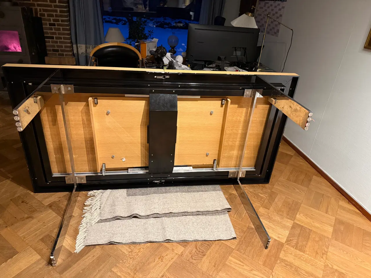 Billede 10 - Virkelig fedt solidt bord med udtræk Gives væk