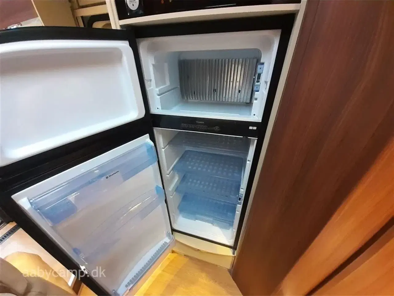 Billede 13 - 2017 - Adria Matrix Axess 670 SL   solcelle.batteri.markise.hæve/sænke cykelstativ på el.5 selepladser.helårsdæk.