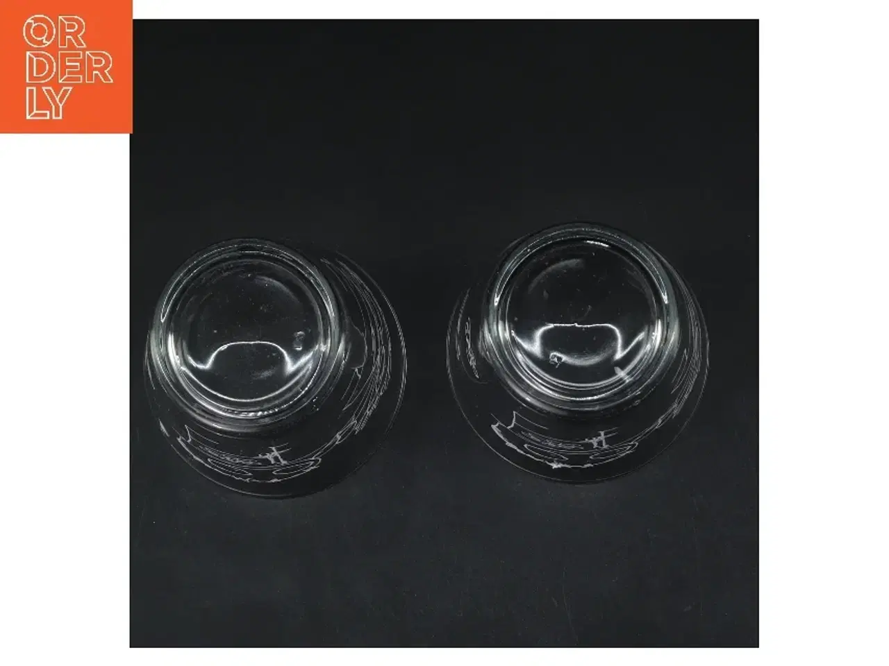 Billede 3 - To glas med tegning (str. 2 stk Ø 8,5 cm højde 9 cm)