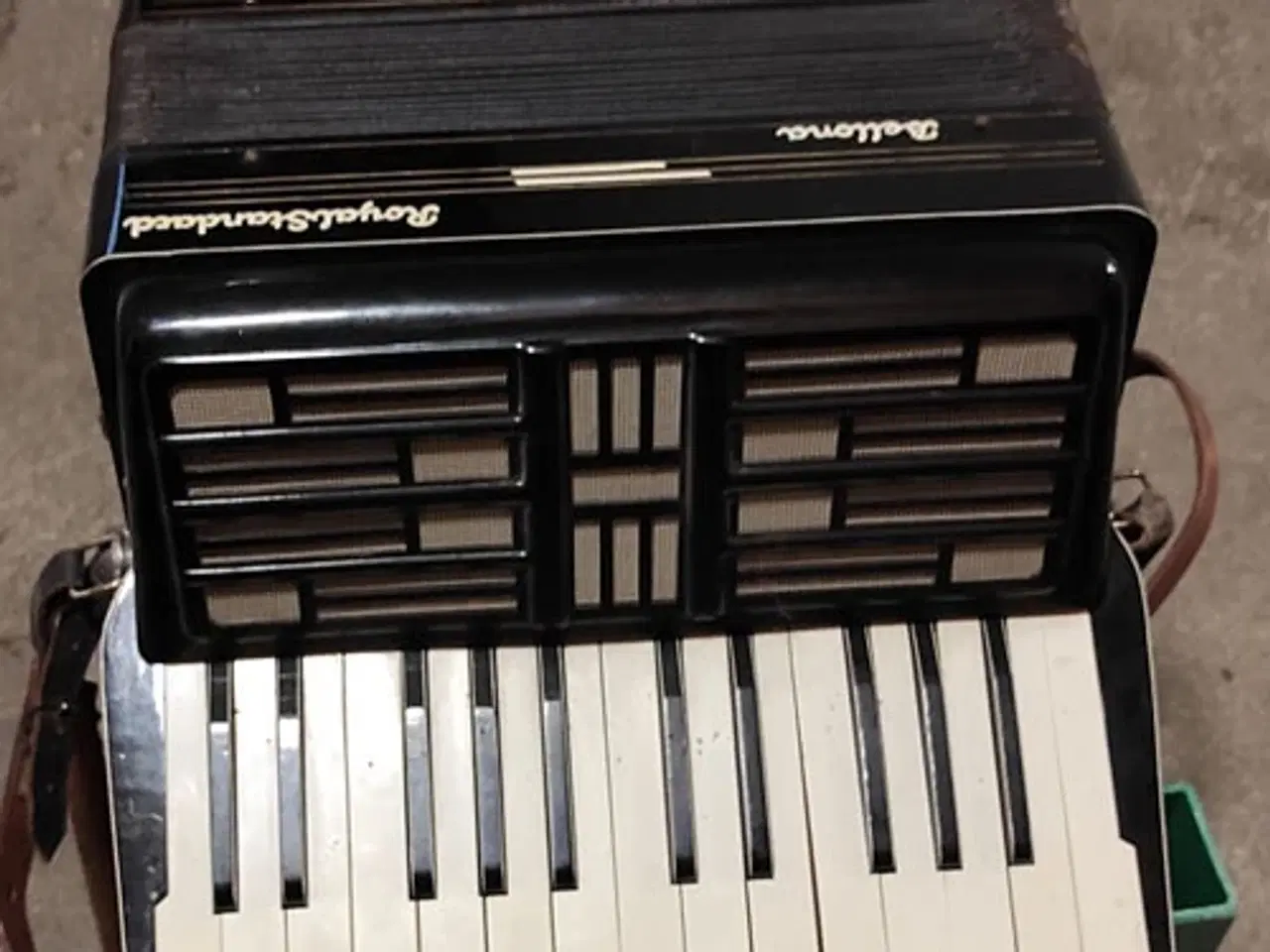 Billede 2 - Harmonika Royal standard bellona Gammel med patina