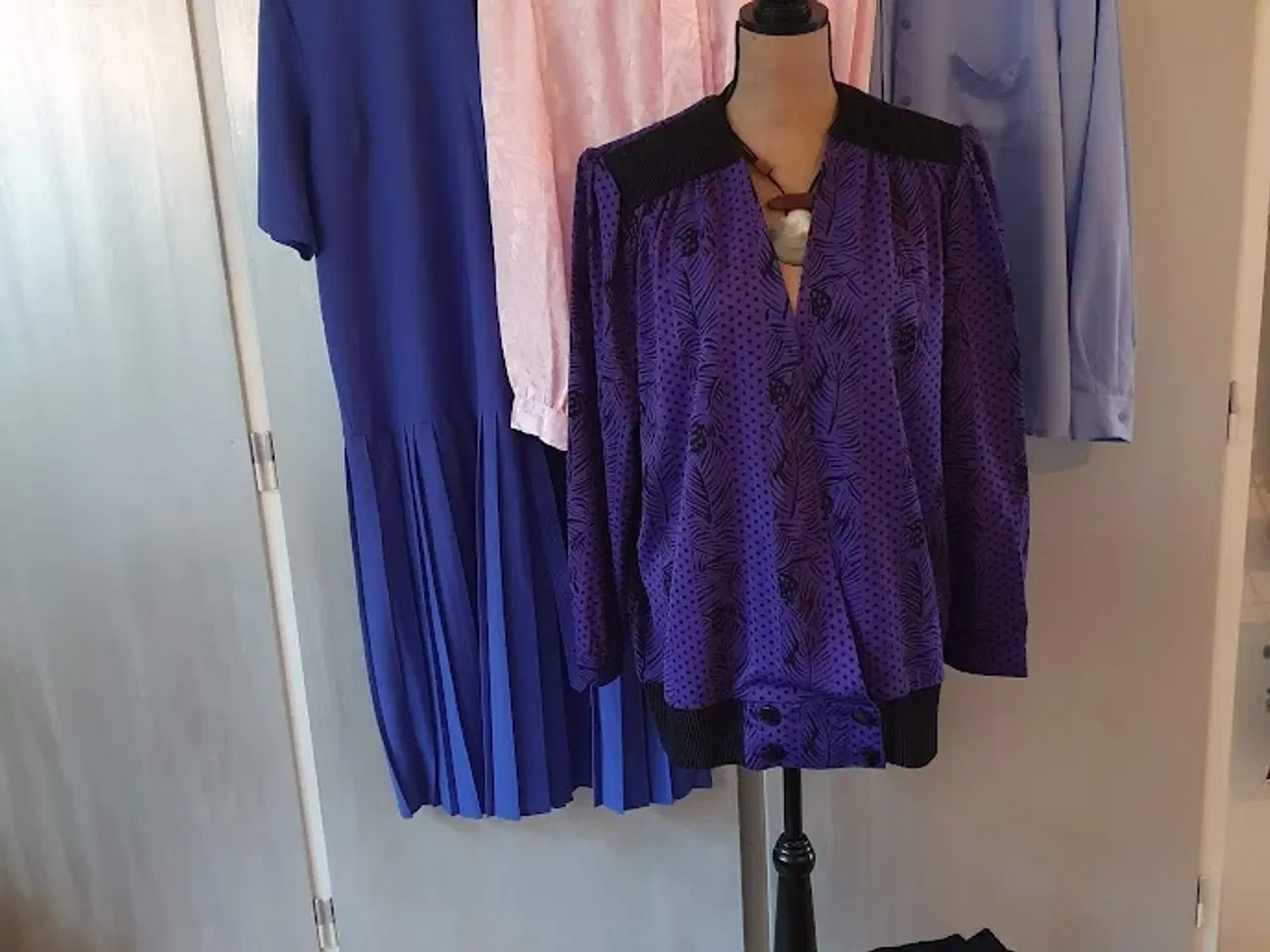 Billede 2 - Tøj str. 46 - 7 dele. Kjole, overdele og bukser