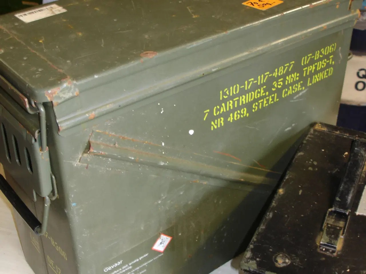 Billede 1 - Militære effekter Hjelme m.m.