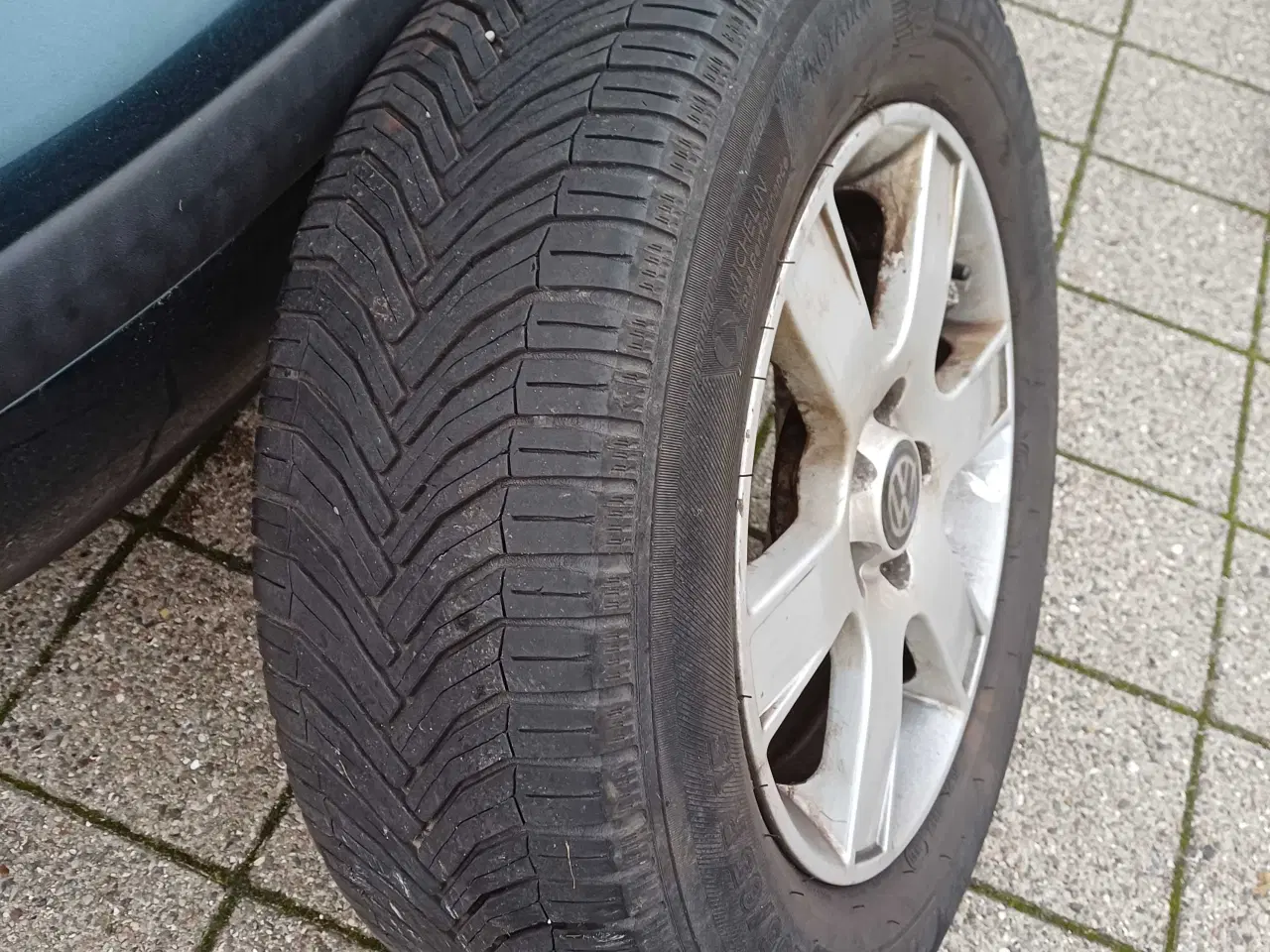 Billede 2 - VW Alufælge med dæk 5x100