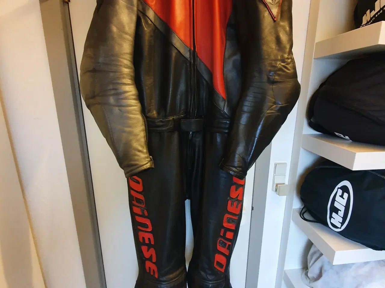 Billede 1 - Dainese 2-delt læderdragt str 50