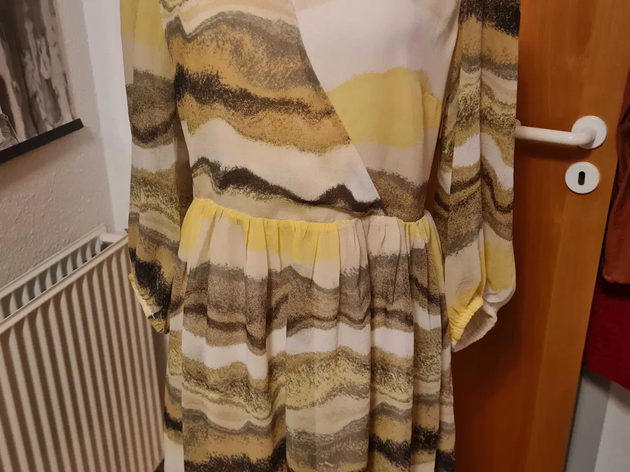 Billede 1 - ny kjole str M 38 fra Soaked In Luxery