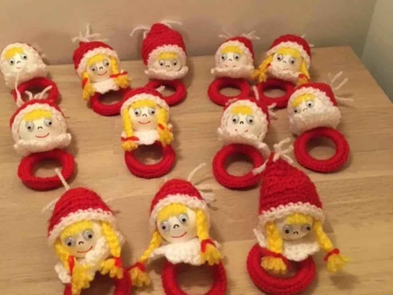 Billede 1 - SERVIET RINGE nissehoveder hæklede, 