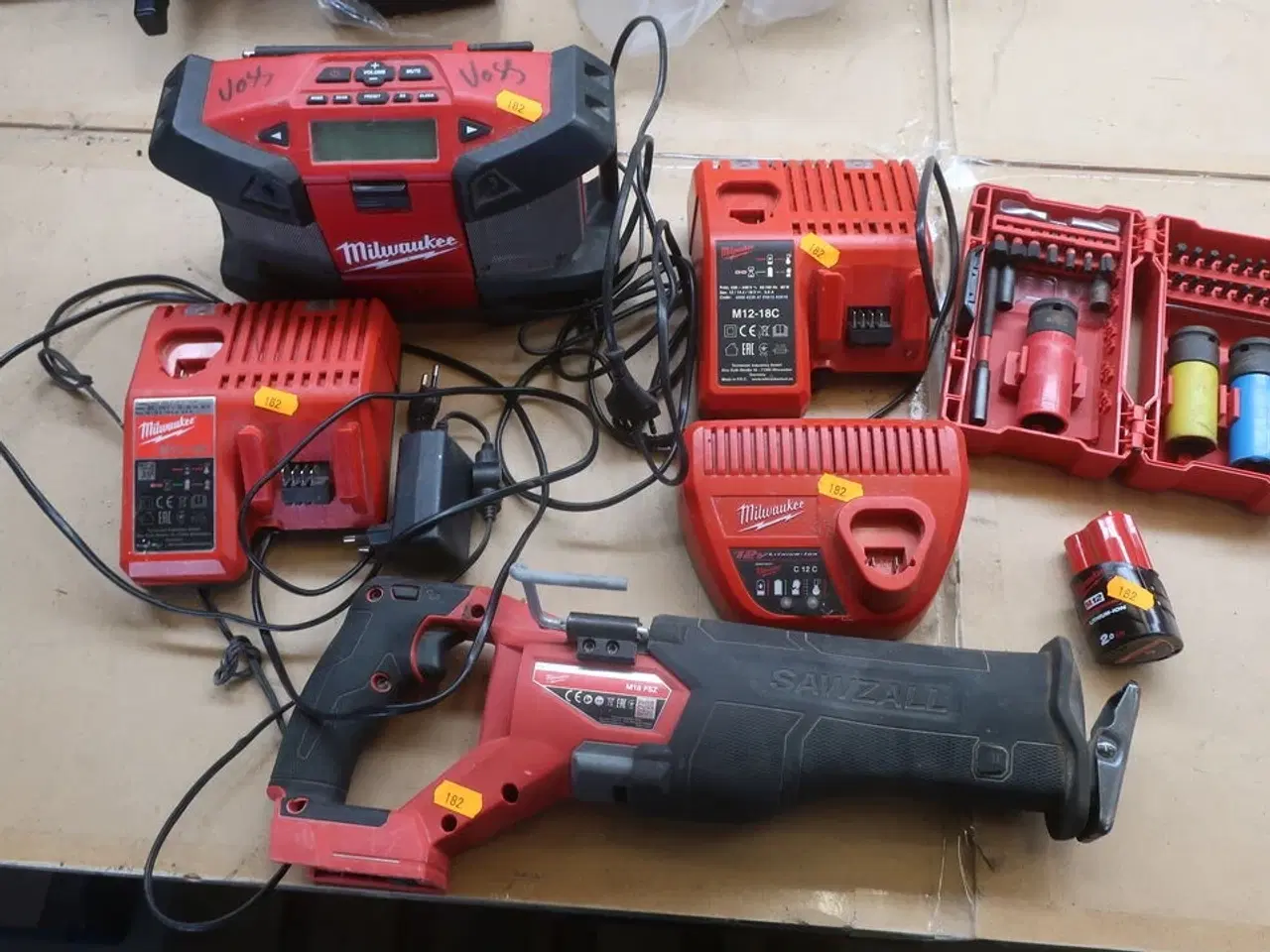 Billede 1 - Bajonet sav, radio MILWAUKEE 3 stk. lader og 1 batteri