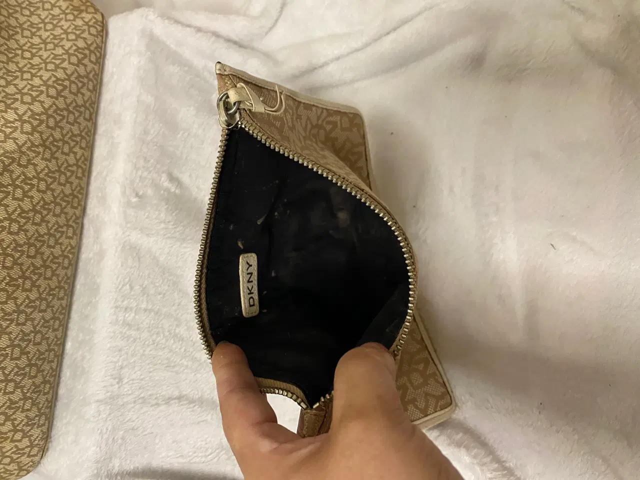 Billede 8 - DKNY shopper + makeup pung
