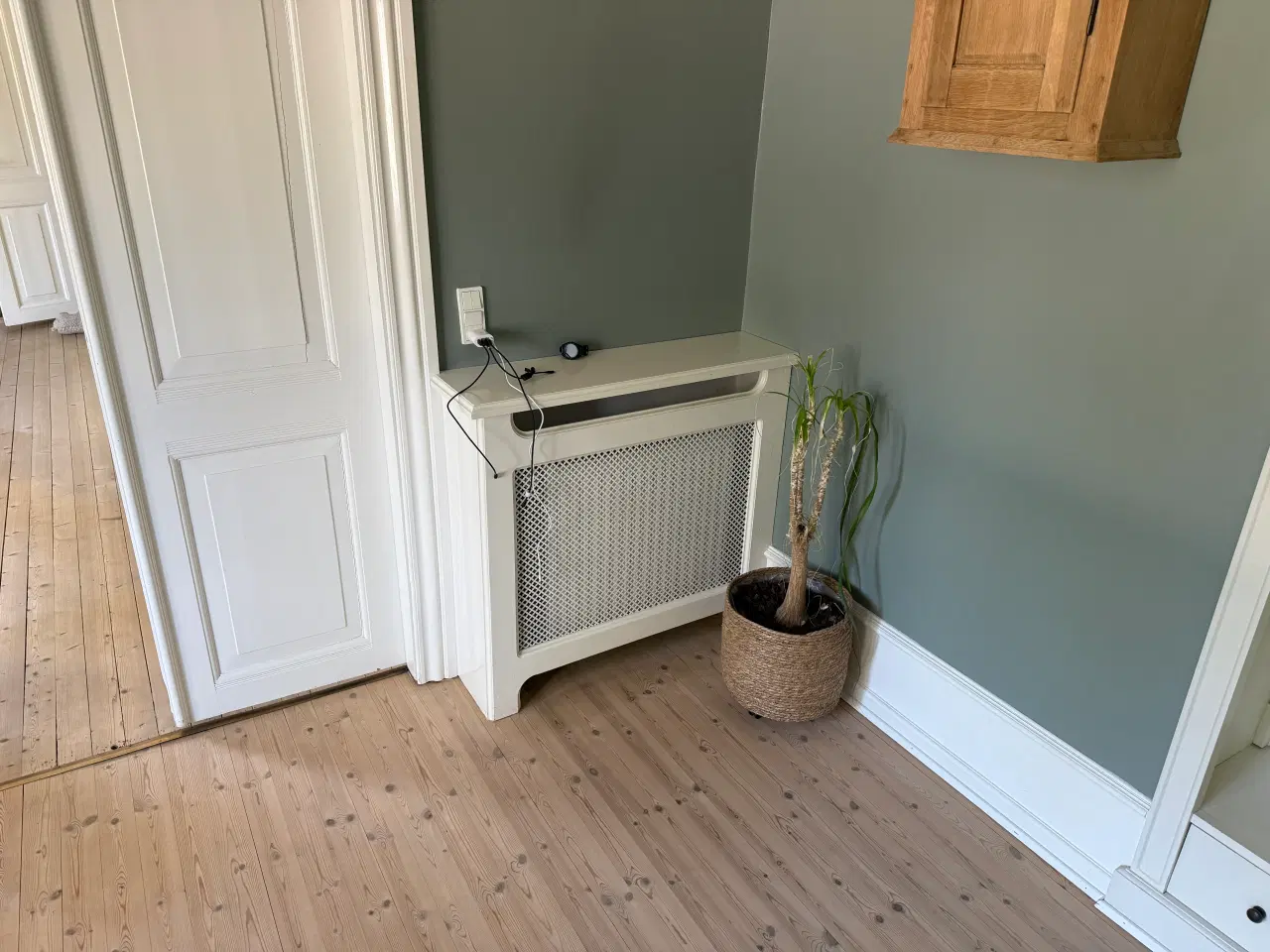 Billede 4 - Hvide radiatorskjuler