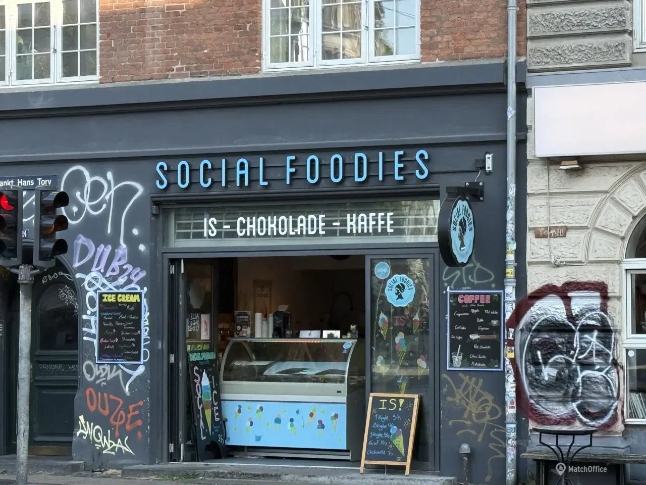 Billede 1 - I hjertet af Nørrebro og midt på Sankt Hans Torv udbydes charmerende butikslejemål