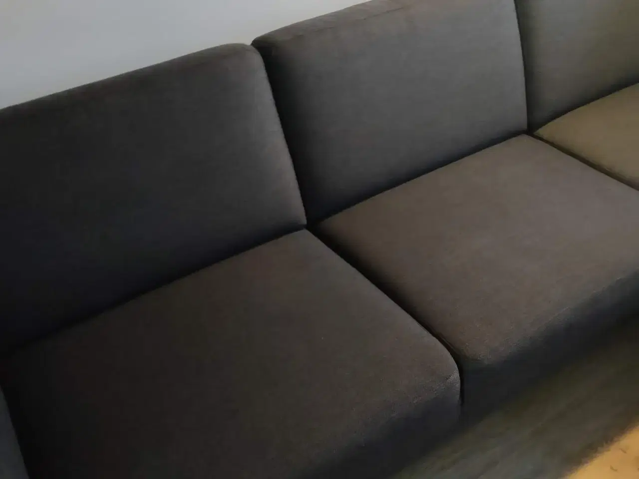 Billede 5 - Grå stof sofa. 