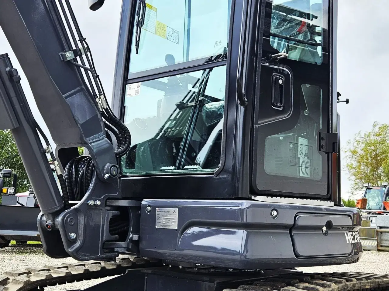 Billede 10 - Eurotrac HE26-SR / fabriksny / Engcon rotortilt / Yanmar motor / skovlsæt