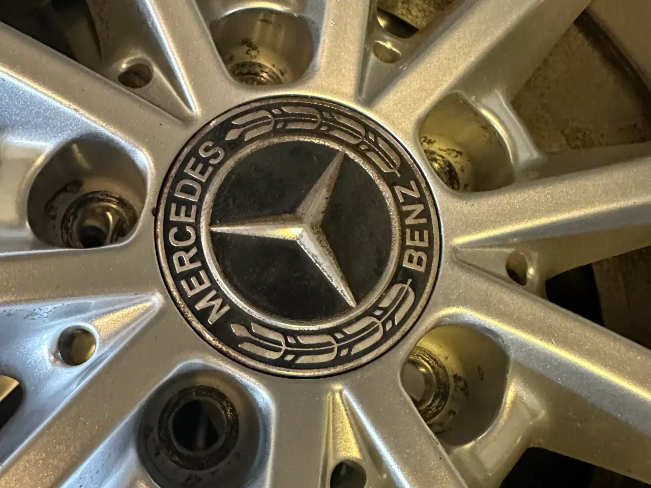 Billede 2 - Originale 205/55-17Mercedes sommerdæk på alu fælge