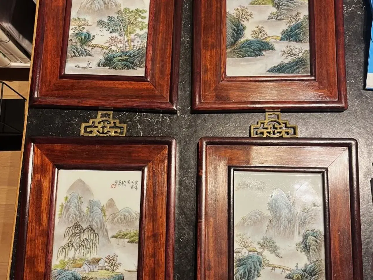 Billede 1 - Kina,-Mahogny billede m. porcelæn  