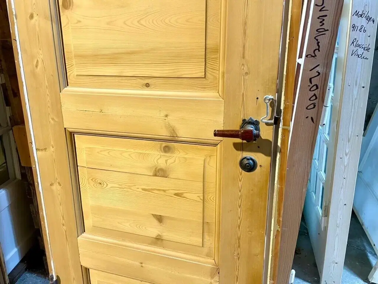 Billede 3 - Original, smal og afsyret fyldningsdør m. karm