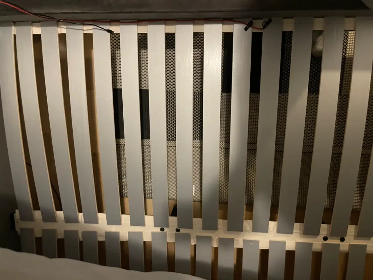 Billede 2 - IKEA sengeramme – stor dobbeltseng – pæn stand