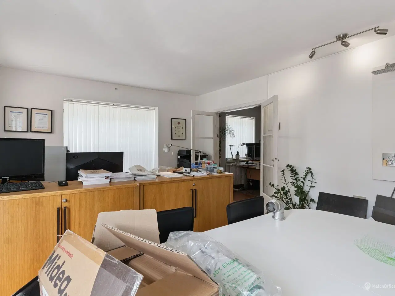 Billede 6 - 3 lejemål til lager. showroom, behandling, kontor m.m. Biladgang til lager –Skiltemulighed mod Grønnevej