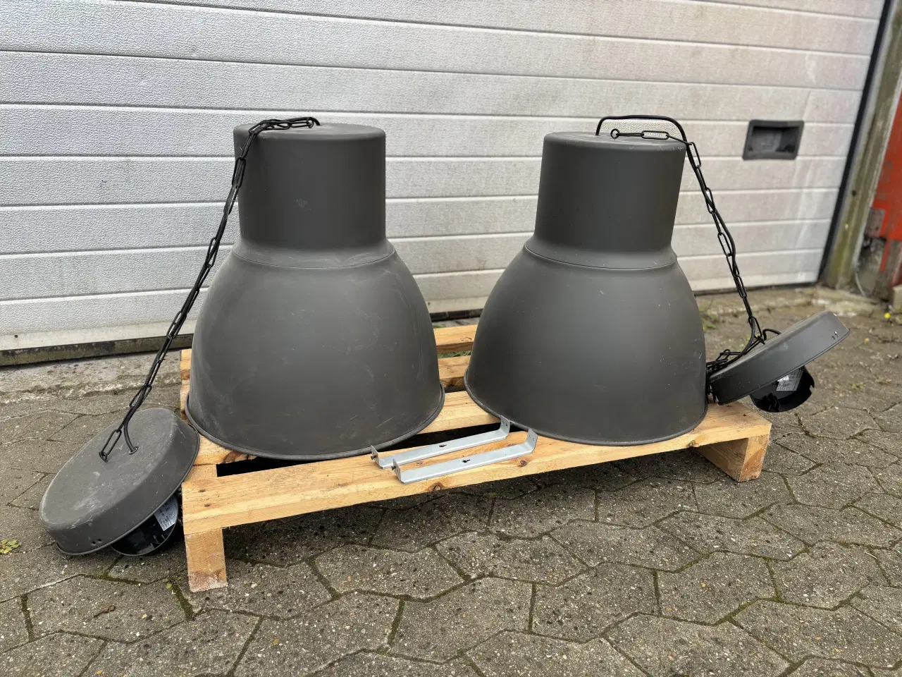 Billede 4 - Industrilamper 2 stk