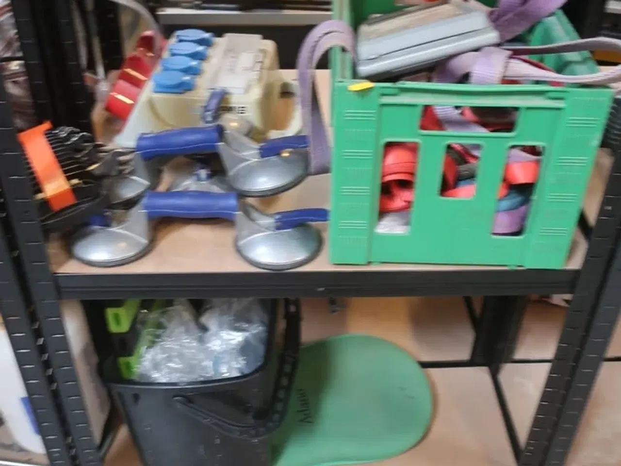 Billede 6 - indhold i reoler