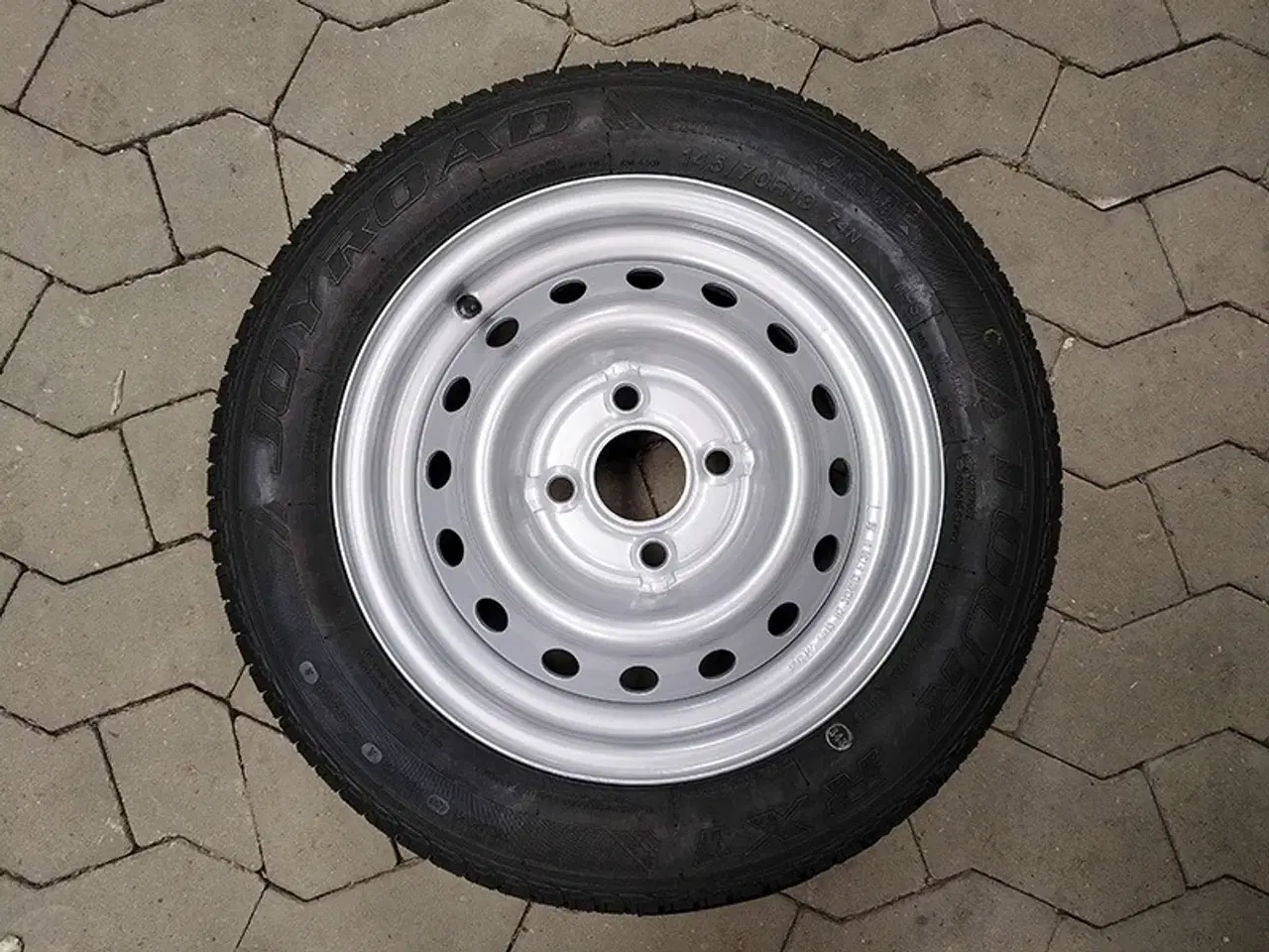 Billede 1 - 145/70 R13 4x100 ET30 74N komplet