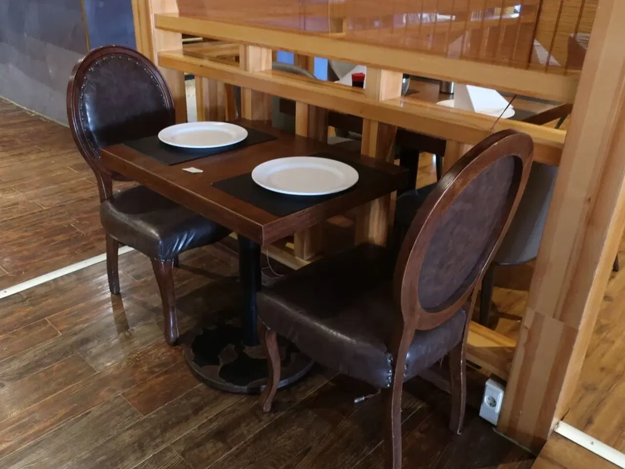Billede 2 - Bord med to stole