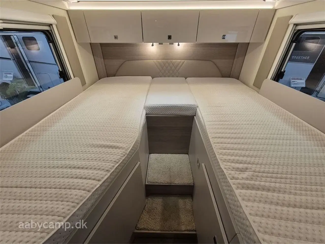 Billede 19 - 2023 - Bürstner Lineo T690 G   Automatgear. solcelle. 2x batterier. inverter. maxfann. Fyldegas. kompressor køleskab. Avara alarm system. anhængertræk. elektrisk indgangstrin.