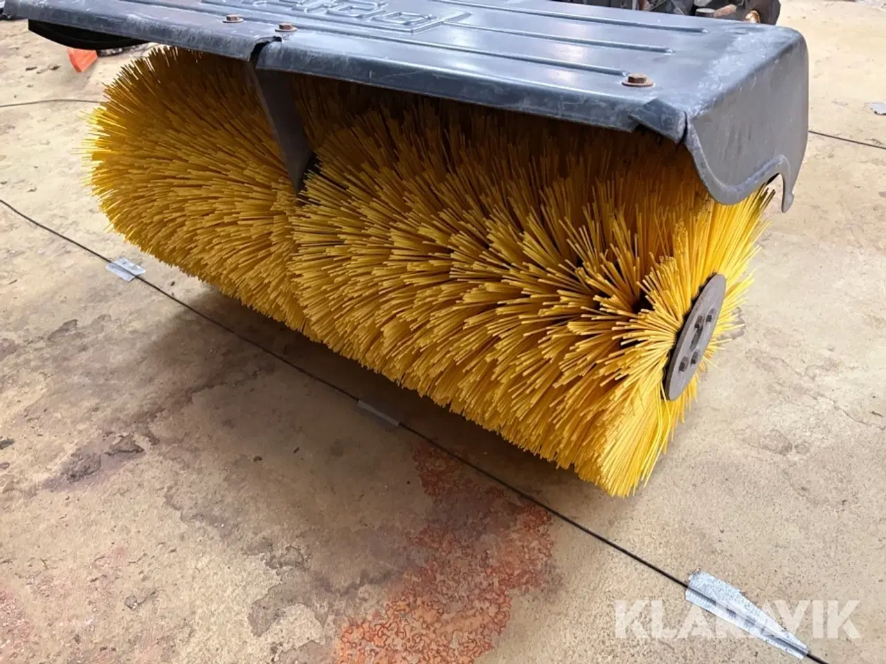 Billede 4 - Redskabsbærer med kost Nibbi Mak6