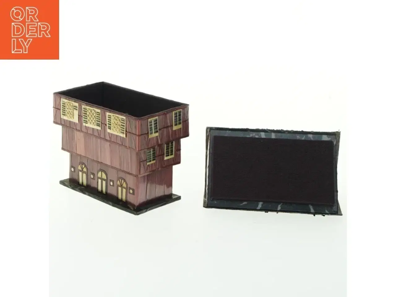 Billede 2 - Dekorativ lakæske, hus i 4 dele(str. 12x10x6,5 cm)
