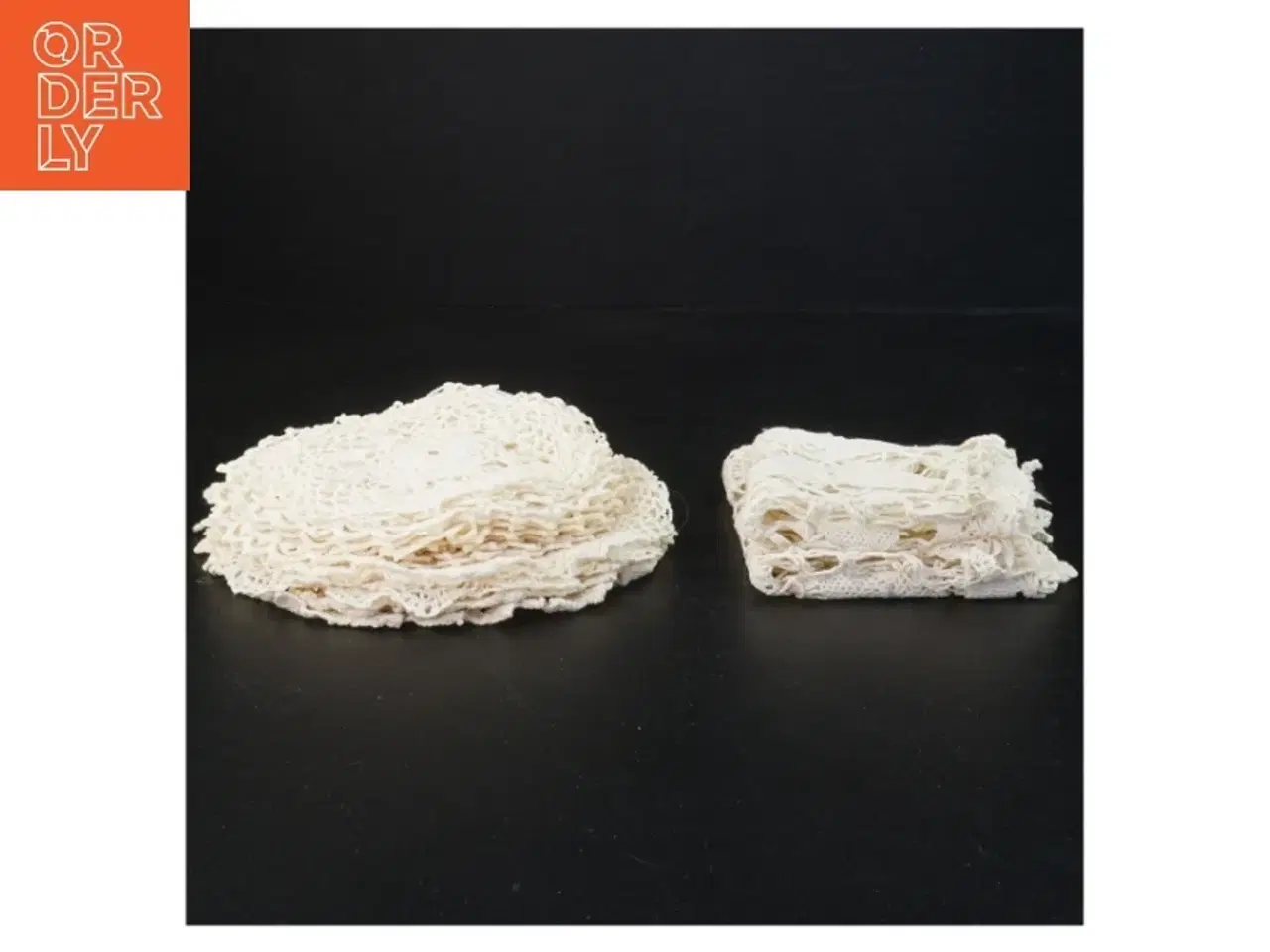 Billede 2 - Hæklet borddug og bordskånere sæt