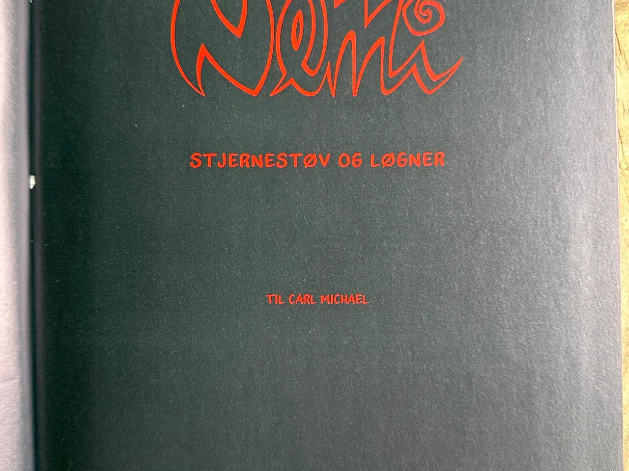 Billede 3 - Nemi – Stjernestøv og Løgner – Norsk