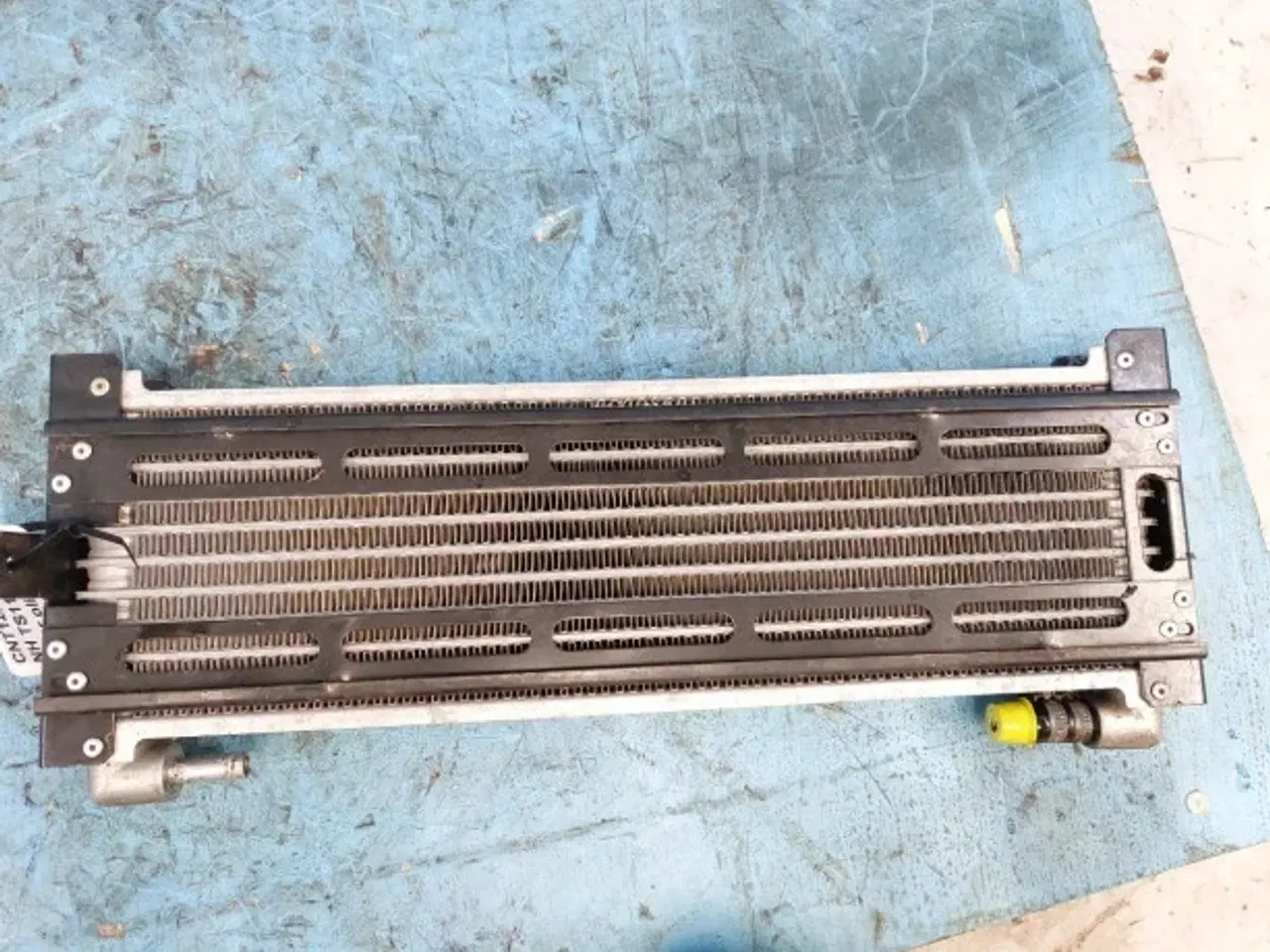 Billede 3 - New Holland TS115 Olie Køler 82033781