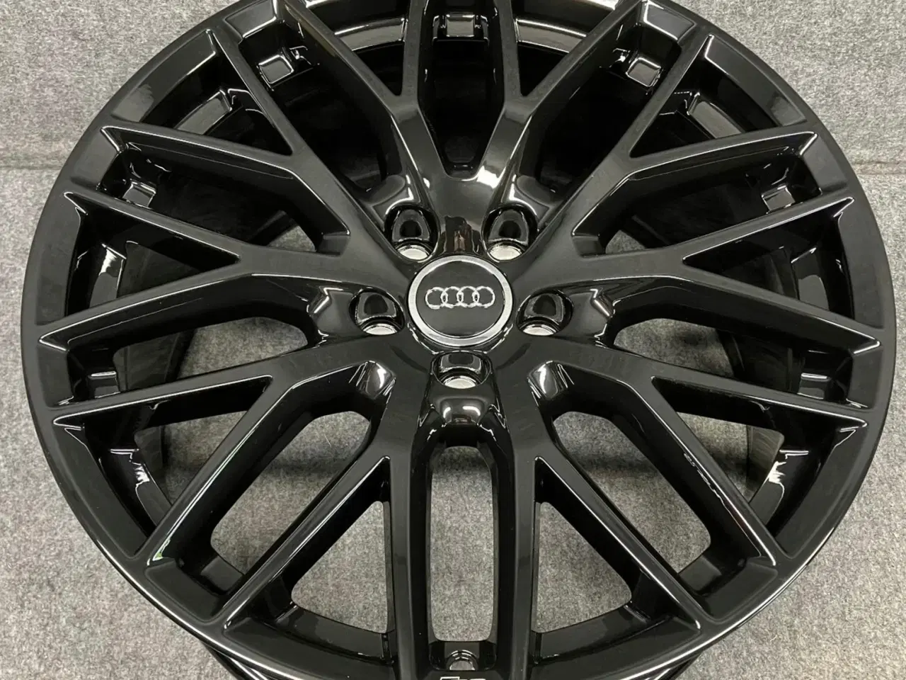 Billede 2 - ALUFÆLGE AUDI A5 S5 RS5 8T0 19"