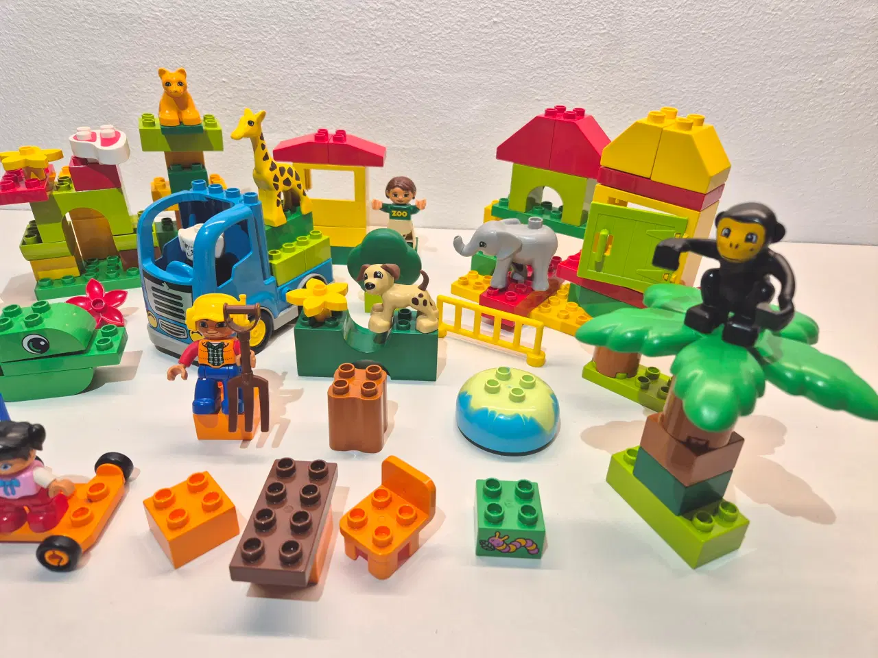 Billede 3 - Duplo Zoo med Dyr, Mennesker, Lastbil samt forskel