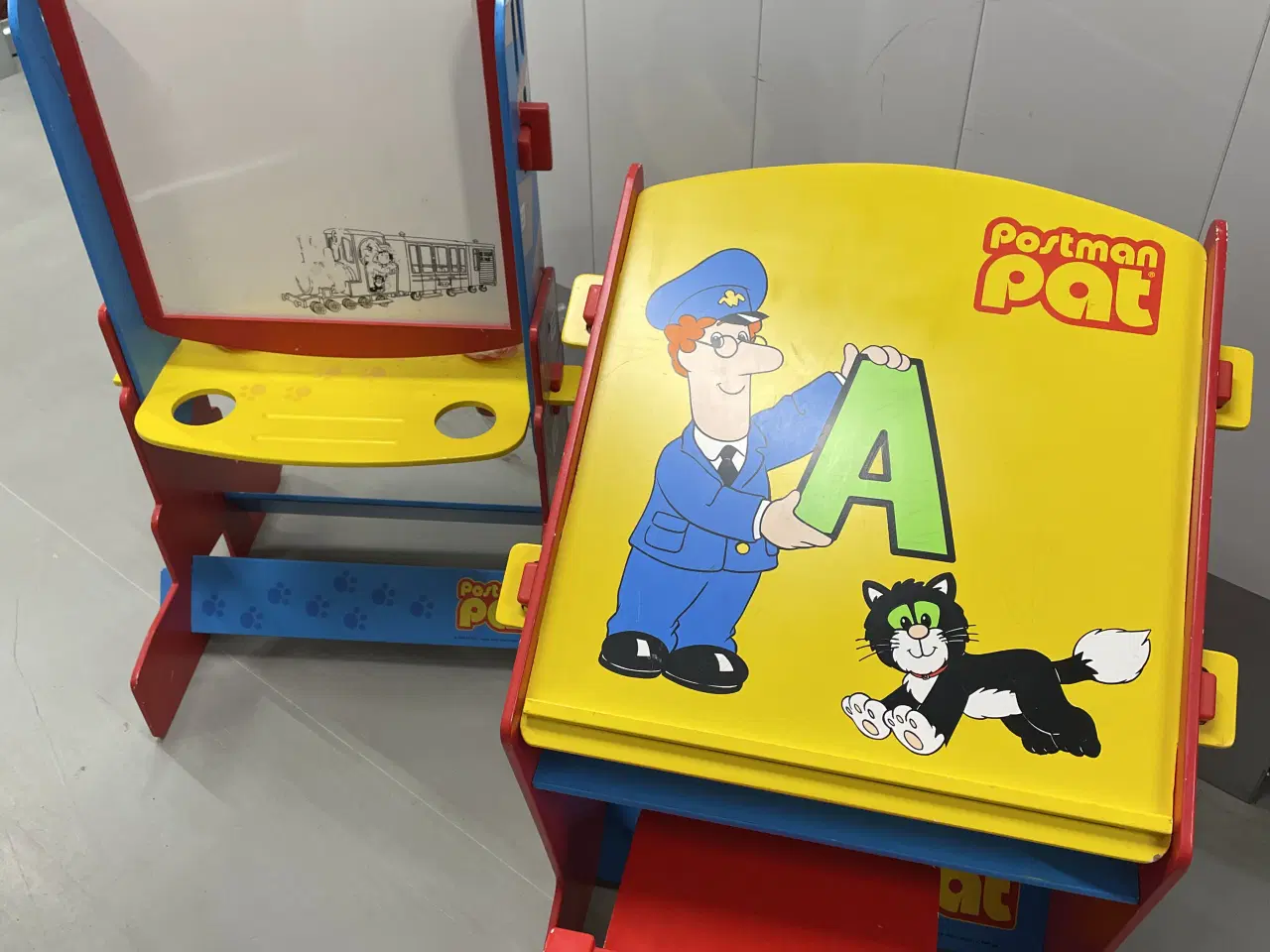 Billede 5 - Bord, stol og tavle med Postmand Per 