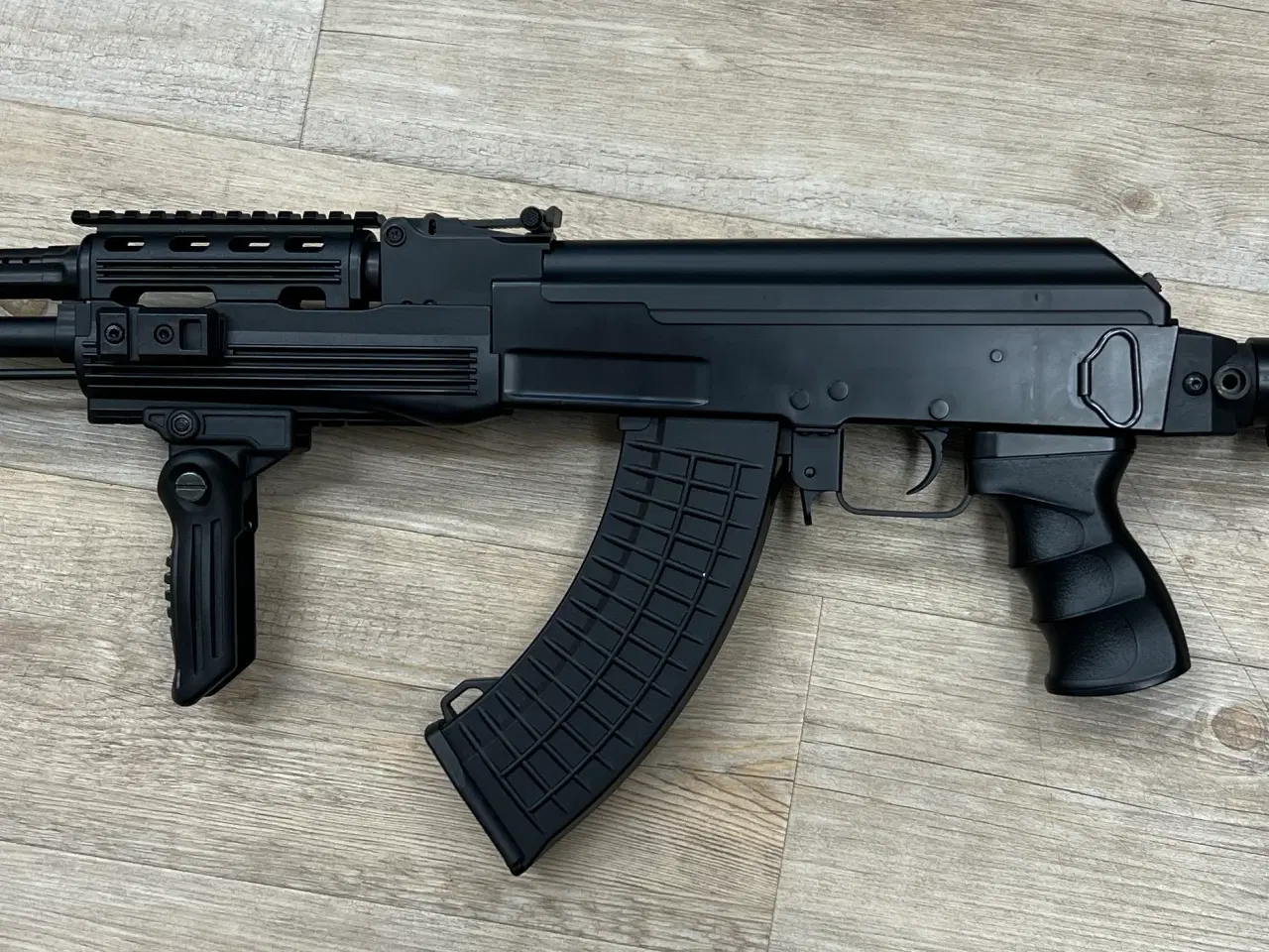 Billede 1 - AK47 taktisk softgun