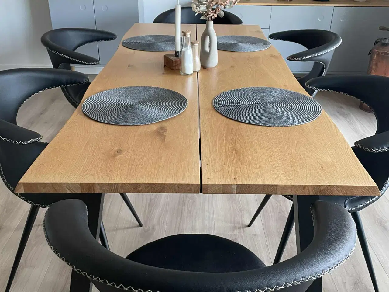 Billede 1 - Flot spisebord med 2 tillægsplader 