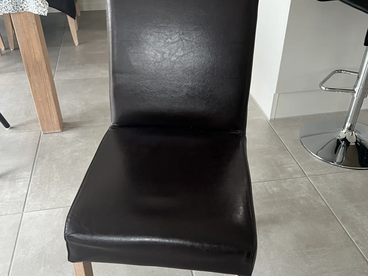 Billede 2 - Spisebordstole - 8 stk i brun læder/nappa høj ryg
