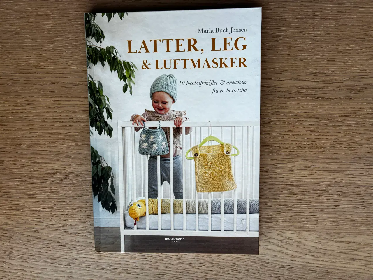 Billede 1 - LATTER, LEG & LUFTMASKER - Maria Buck Jensen