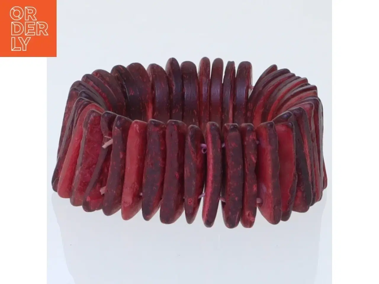 Billede 2 - Armbånd med røde perler (str. Ø 7 cm)