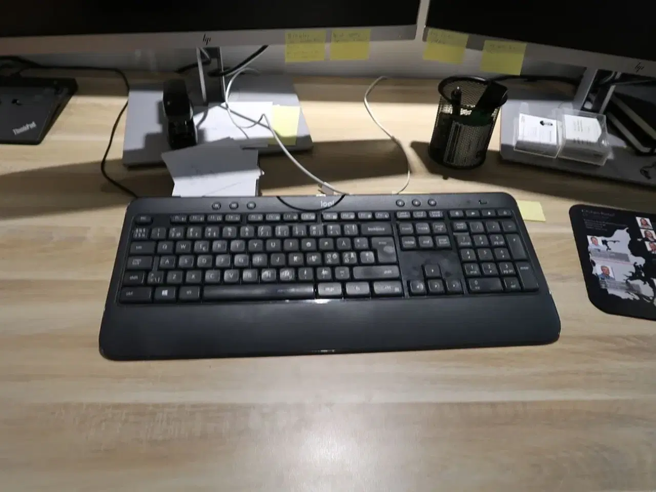 Billede 2 - 2 stk. computerskærme HP E234i med tastatur og dockingstation