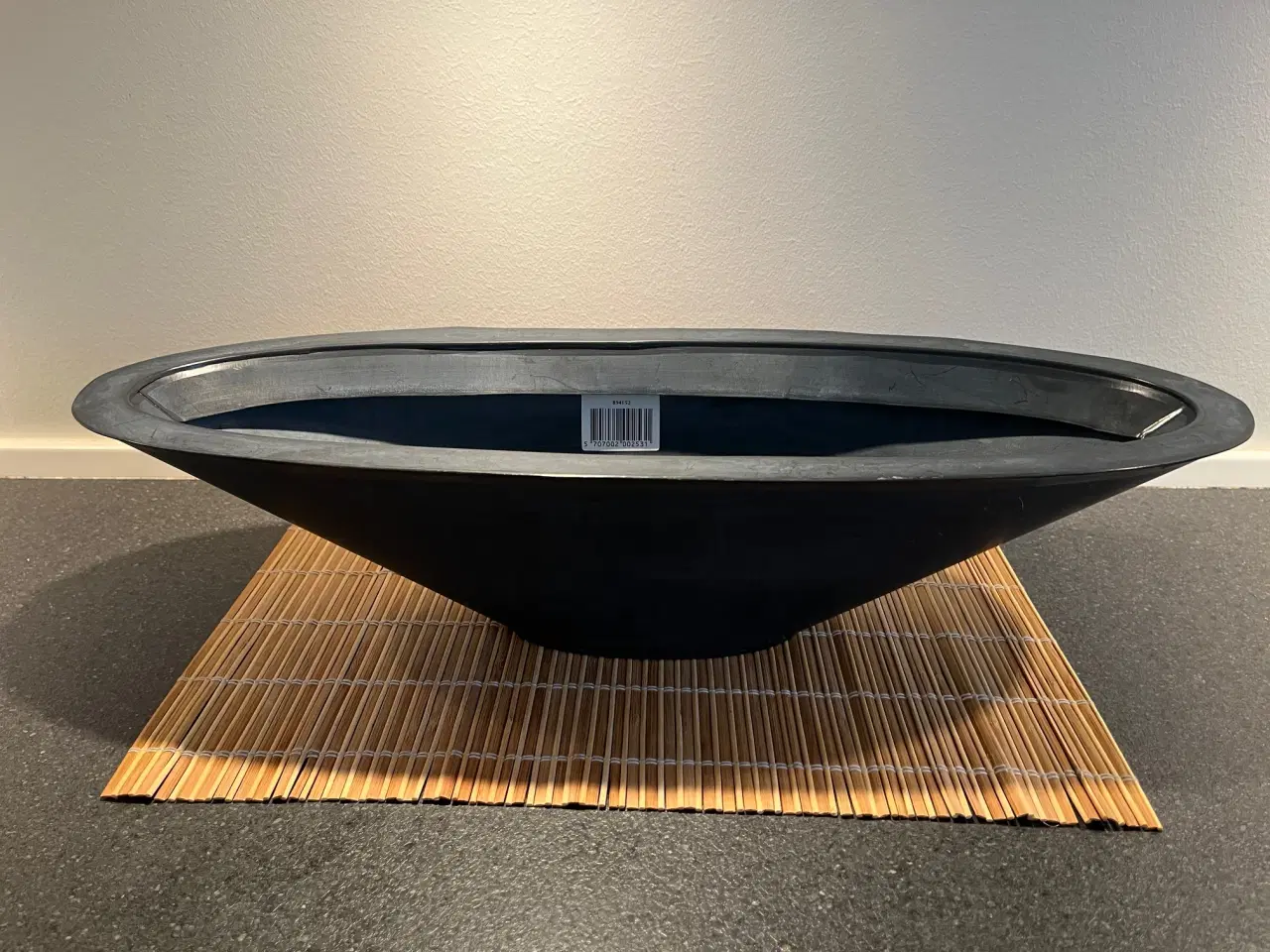 Billede 3 - Stor skulpturel metalskål L 55 cm – Letvægtsdesign